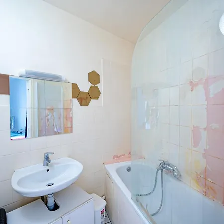 Apartamento Bright Apt Near The Batignolles París